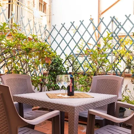 Apartment La Casetta Al Massimo By Domusicily Palermo